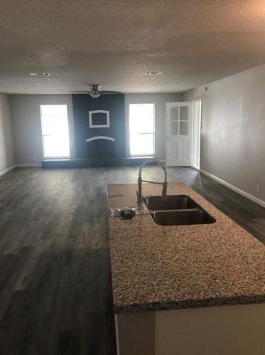 121 La Laja Dr, Angleton TX  77515-3806 exterior