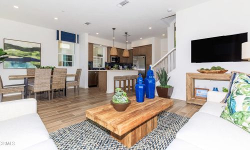 705 Winchester Dr, Oxnard, CA 93036