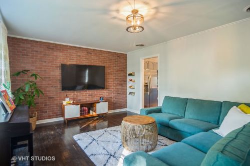 307 Schubert St, Palatine, IL 60067-5319