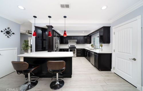 1332 Pembrooke Ln, Anaheim CA  92804-5434 exterior