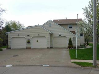 4202 Grove Ct, Davenport, IA 52804-1088