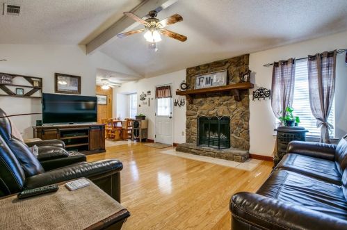 609 Saddle Dr, Midlothian, TX 76065-3647