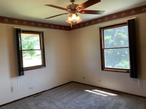 12362 Sunset Dr, Sycamore IL  60178-8121 exterior