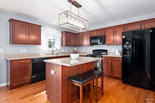 1711 Rockport Rd, Pingree Grove IL  60140-9064 exterior