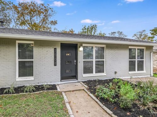 7508 Carriage Dr, Austin TX  78752-1402 exterior