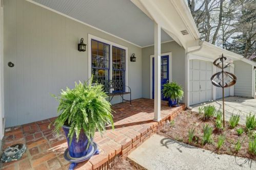 7000 Hunters Branch Dr, Atlanta GA  30328-1715 exterior