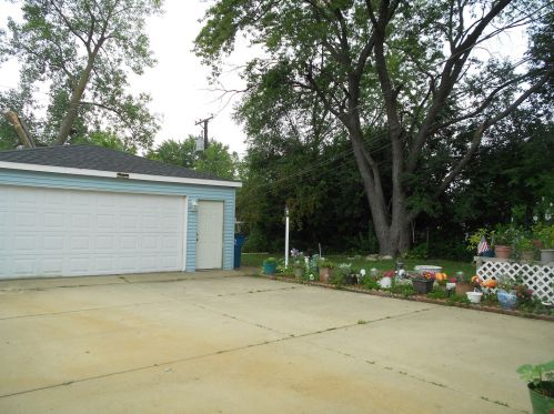 469 Montana Ave, Glendale Heights, IL 60139-2530