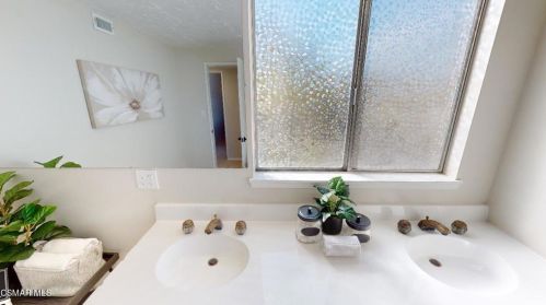 2007 Rhoda St, Simi Valley CA 93065-3539 exterior