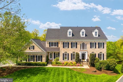 6738 Bunkers Ct, Clifton, VA 20124-2556