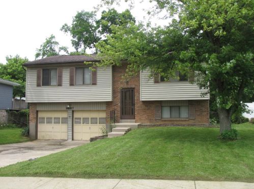 9887 Greenriver Dr, Cincinnati, OH 45231-2011