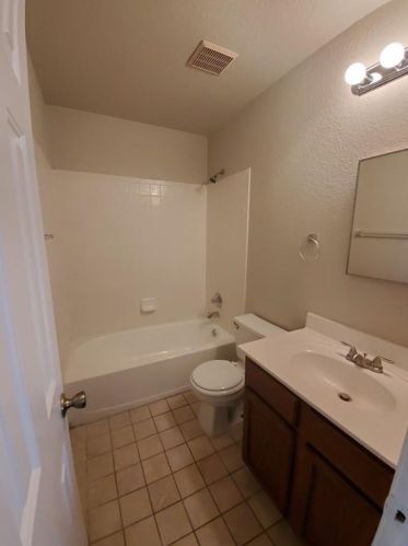 470 Whispering Holw Dr, Uhland TX 78640-4662 exterior