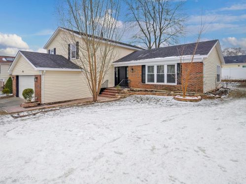 101 Fleetwood Dr, Glendale Heights, IL 60139-1931