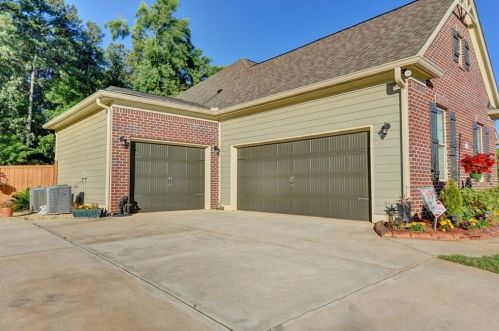 495 Thomas Dr, Loganville, GA 30052-7262