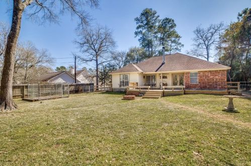 2433 Coachlight Ln, Conroe TX  exterior