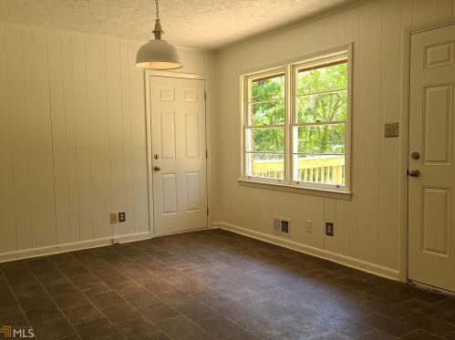 6427 Bennett Dr, Rex GA 30273-1723 exterior