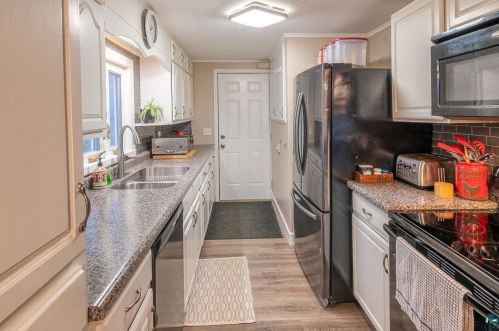 3001 8th Ave, Hibbing, MN 55746-2547