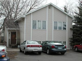 924 9th Ave, Minneapolis MN  55414-1381 exterior