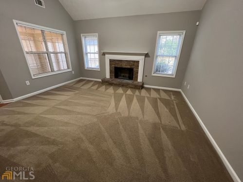 40 Creekside Ct, Porterdale, GA 30016-8949