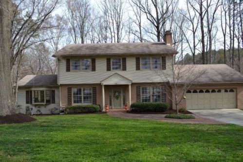 351 Mowbray Arch, Danville, VA 24541-3324