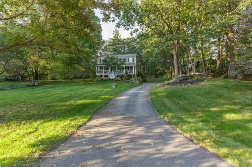 15 Spruce St, Londonderry, NH 03053-3770