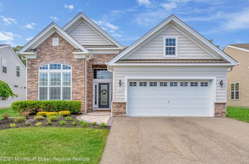 151 Arborridge Dr, Lacey, NJ 08731-1068