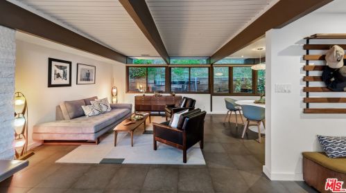 2430 Bywood Dr, Glendale CA  91206-4703 exterior