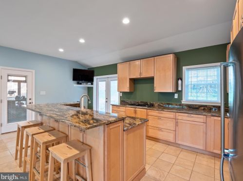 3129 Creswell Dr, Falls Church, VA 22044-1702