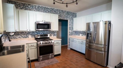 1136 Beechwood Dr, Uhland TX 78640-5718 exterior