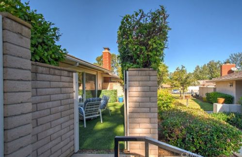 12 Gumwood, Irvine CA  92612-2352 exterior