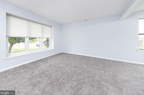 18 Sleepy Hollow Ln, Erial, NJ 08081-3914