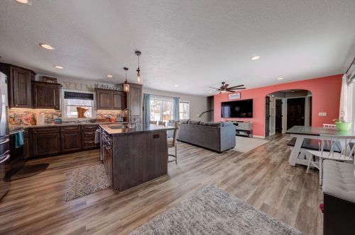 209 Pettit Ave, Minnetrista, MN 55388