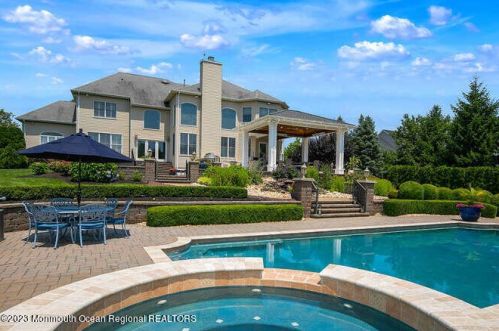 15 Pegasus Dr, Tinton Falls NJ 07724-2875 exterior