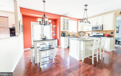11 Carla Way, Trenton, NJ 08648-1575