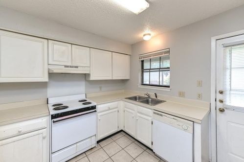 9523 Westpark Dr, Fort Worth TX  76126-3146 exterior