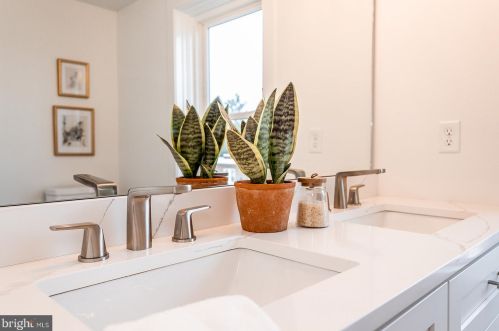 24 Ross St, Lancaster PA  17602-1940 exterior