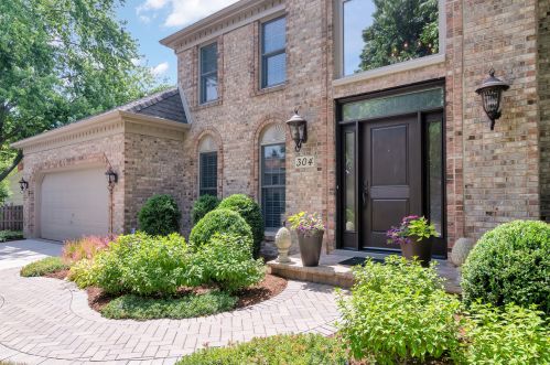 304 Arlington Ave, Naperville, IL 60565-6303