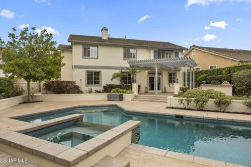 241 Southcrest Pl, Simi Valley, CA 93065-6286