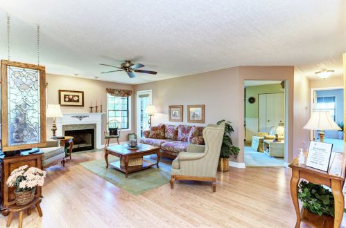 347 Essex Ct, Wood Dale, IL 60191-2320