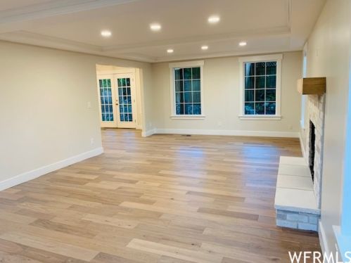 2992 Tracy Dr, Sandy UT 84093-2026 exterior