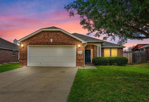 6520 Stone Lake Dr, Fort Worth TX  76179-7764 exterior