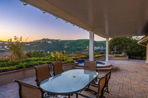 2832 Calle Guadalajara, San Clemente CA  92673-3516 exterior