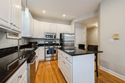 1526 Hudson Ave, Chicago, IL 60610-6484