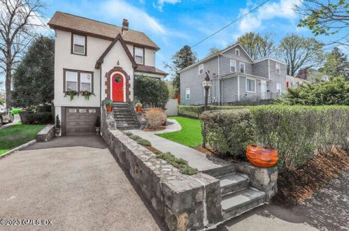 37 Richland Rd, Greenwich CT  06830-6012 exterior