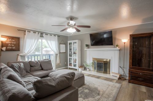690 Barlow St, Clearfield, UT 84015-3828