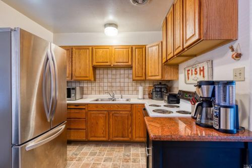 650 Mendocino Dr, Ukiah CA  95482-5606 exterior