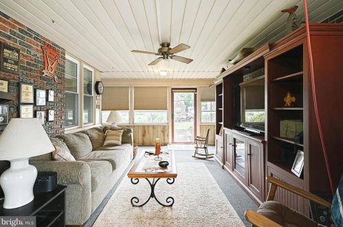 121 Blooming Grv Rd, Hanover PA 17331-8534 exterior