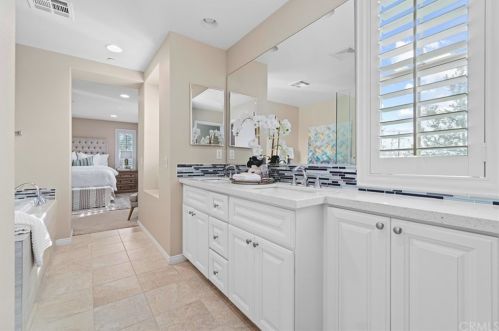 34 Latitude, Irvine CA  92618-8821 exterior