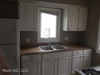 128 Elmwood Ave, Davenport IA  52802-1521 exterior