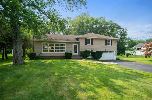 27 Janet Dr, Waterbury, CT 06762-1628