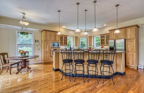 52 Bog Rd, New London, NH 03257-6002